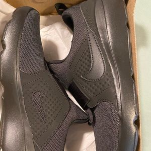 Nike womens shoes brand new